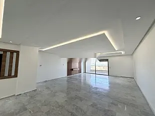 شقة فاخرة جداً - عمارة جديدة