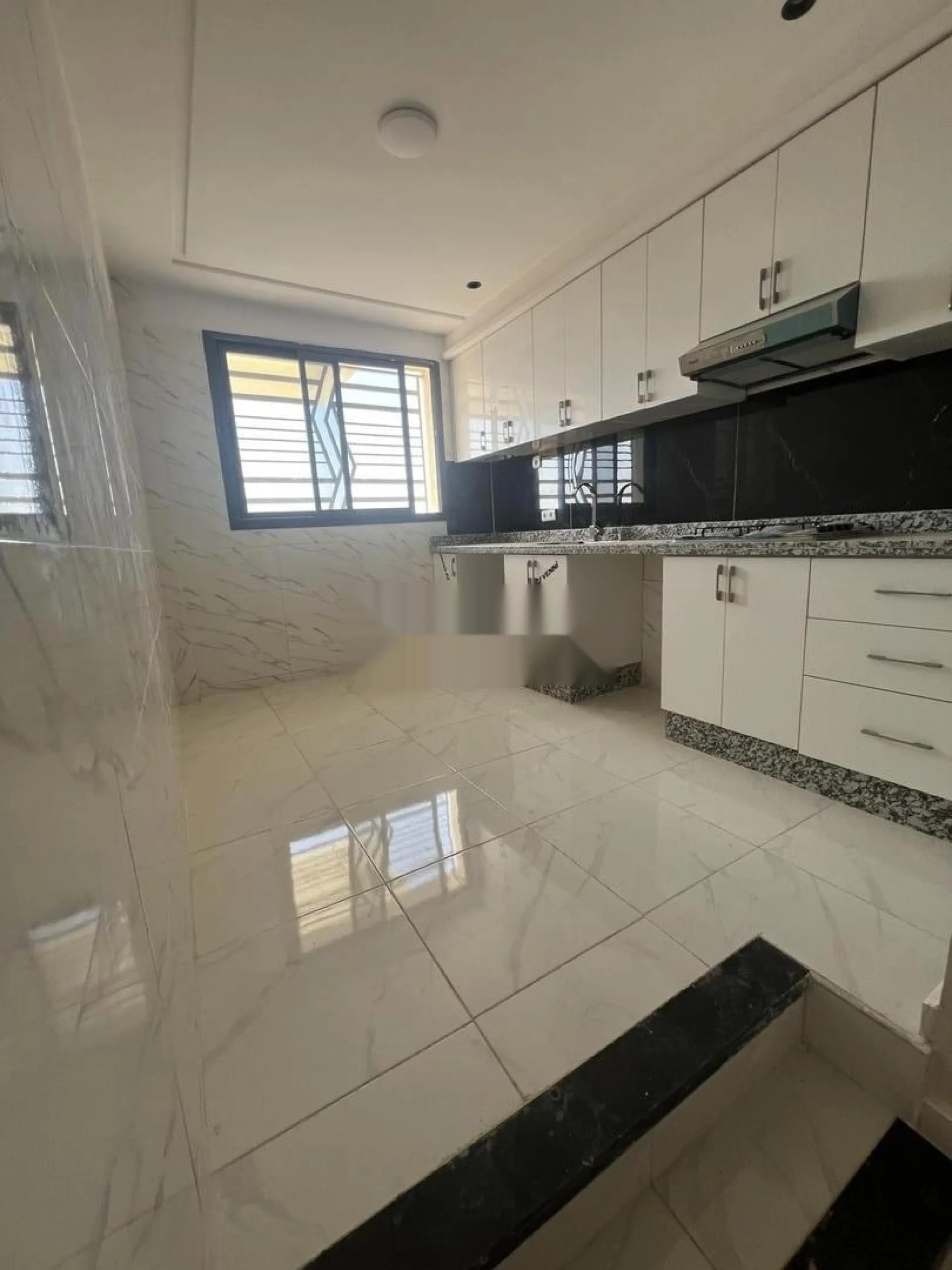 Excellent appartement à vendre à un prix très raisonnable de 50 millions, avec soutien disponible.
