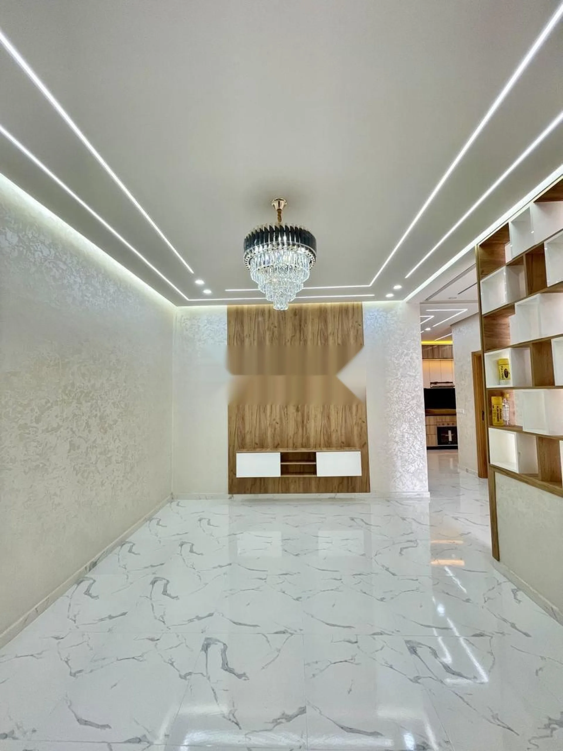 Appartement rez-de-chaussée avec entrée indépendante, garage et lacour ensoleillée à Bouznika.