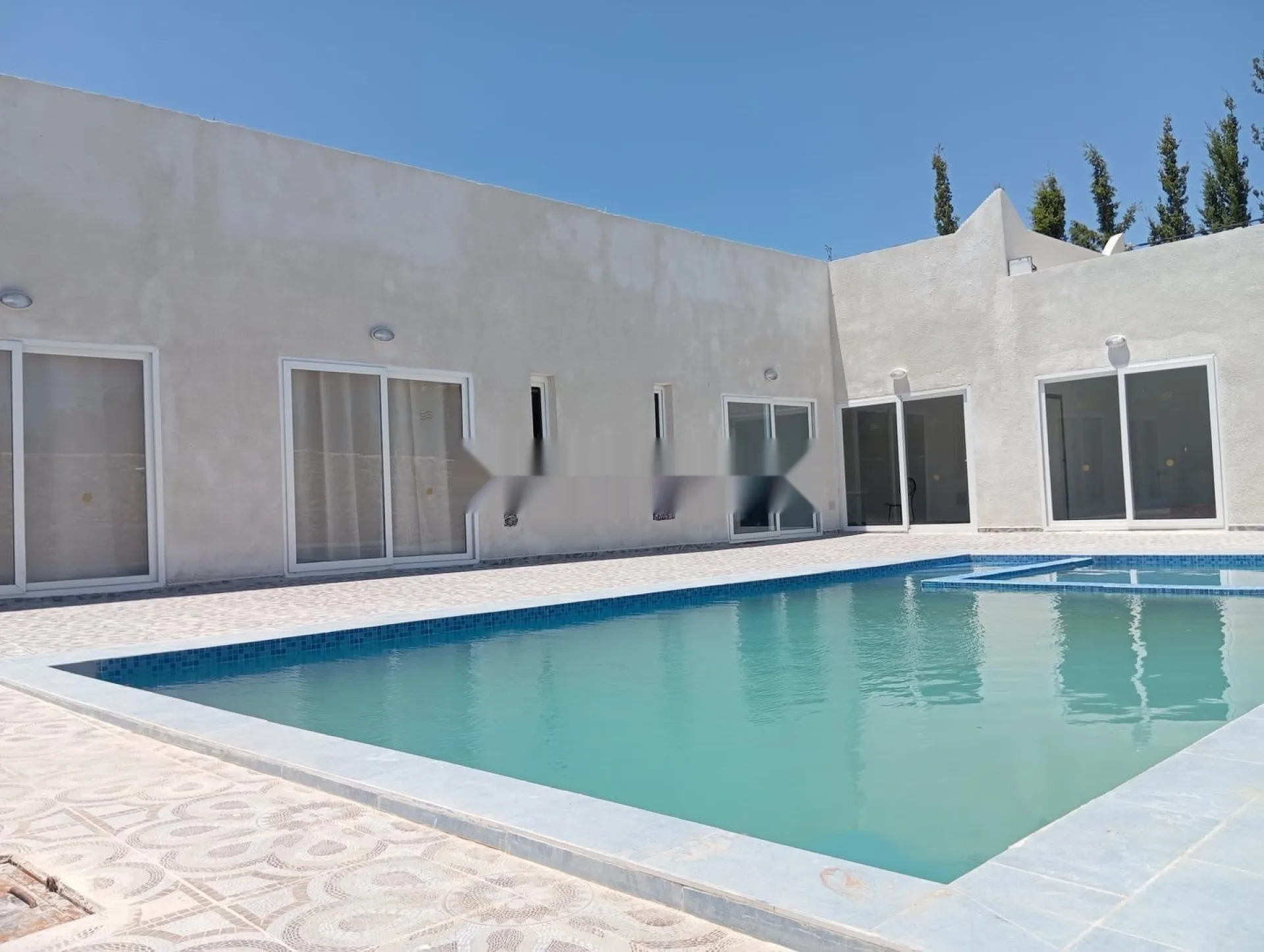 Villa propre avec piscine