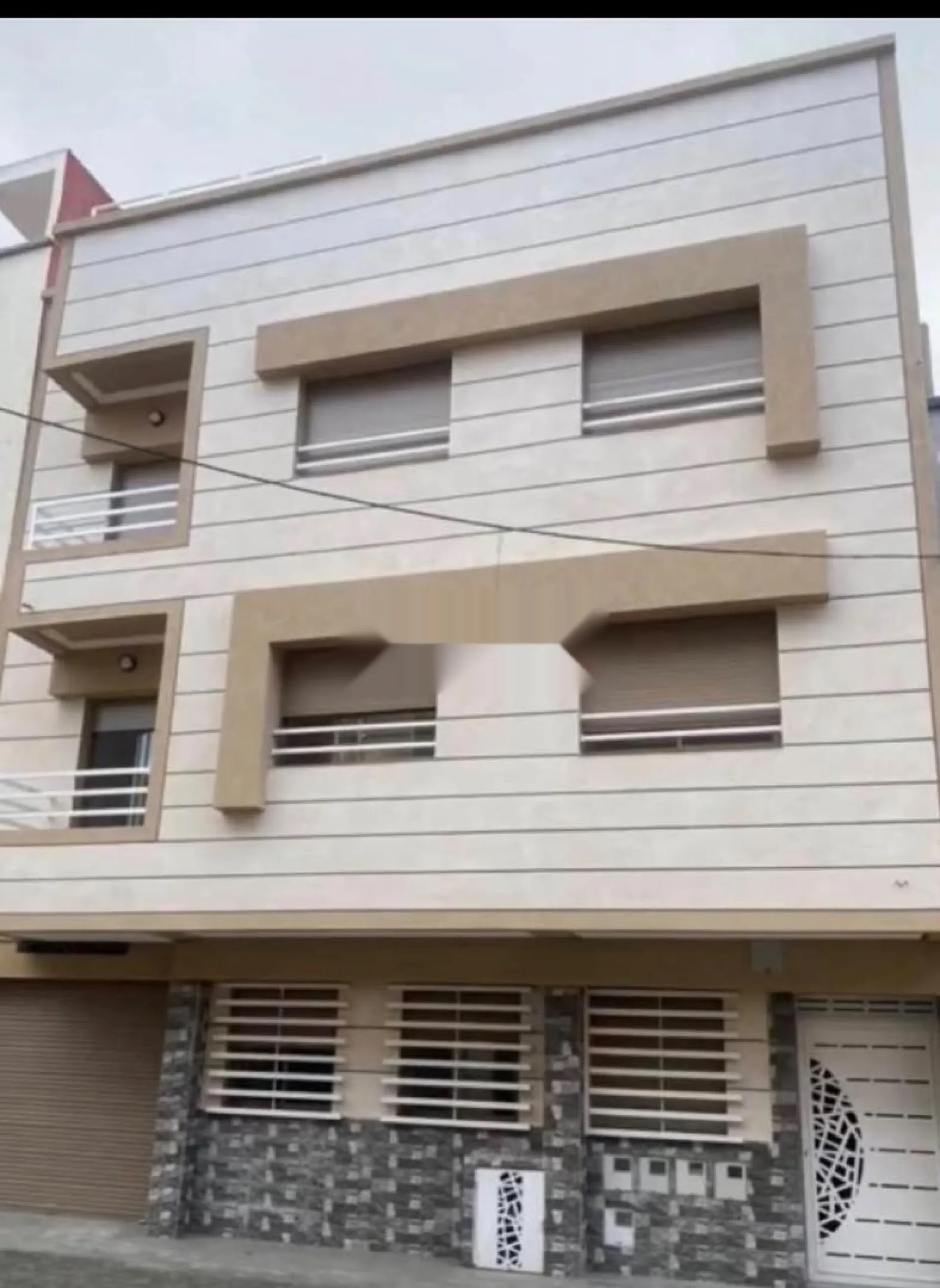 عمارة R2 جديدة 110م2 3 عناوين قنيطرة
