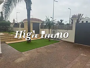 Villa de 465m² à Hay