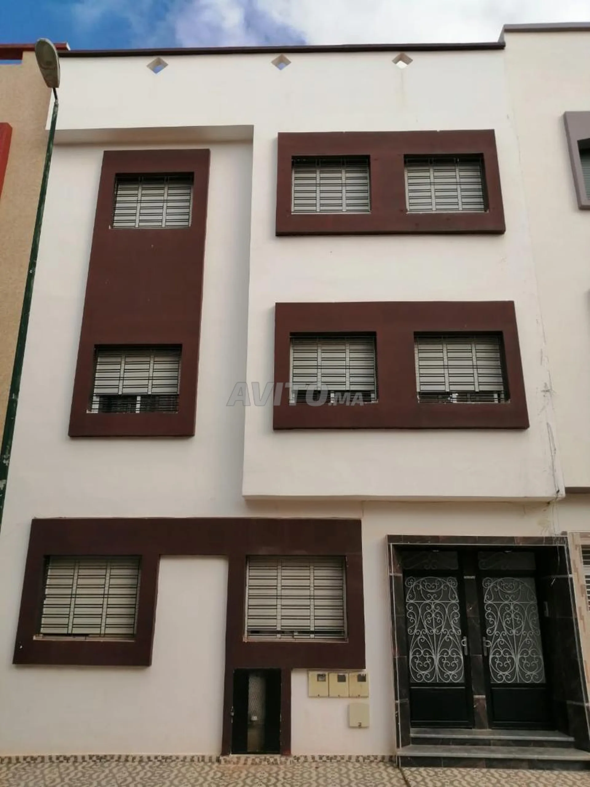 Maison titrée à vendre, rez-de-chaussée et deux étages