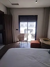 استوديو جديد مشرق وهادئ