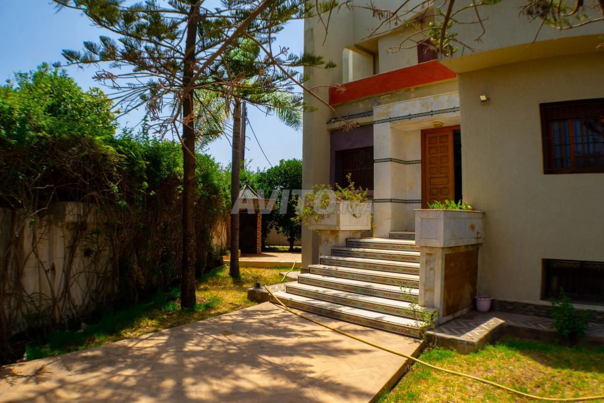 VILLA COIN 700 m² SUR BOULEVARD USAGE COMMERCIAL
