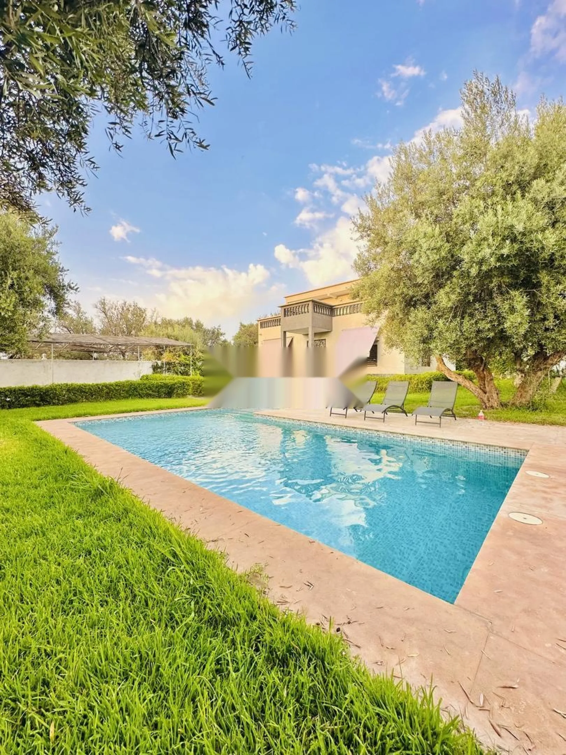 Villa Titrée 800 m² 4 Chambres, Piscine & Puits