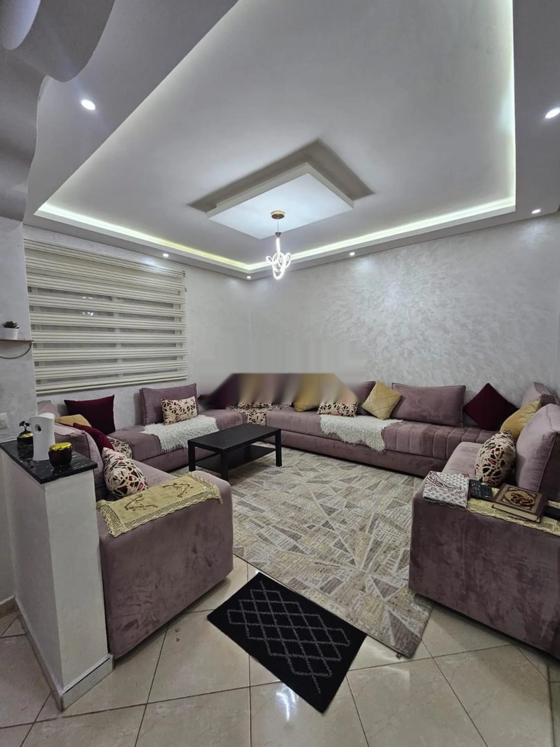 Appartement meublé à louer en face de la gare de Bouskoura