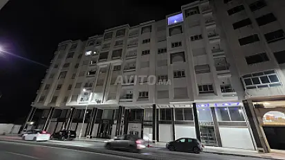 Boutiques à louer sur la rue principale