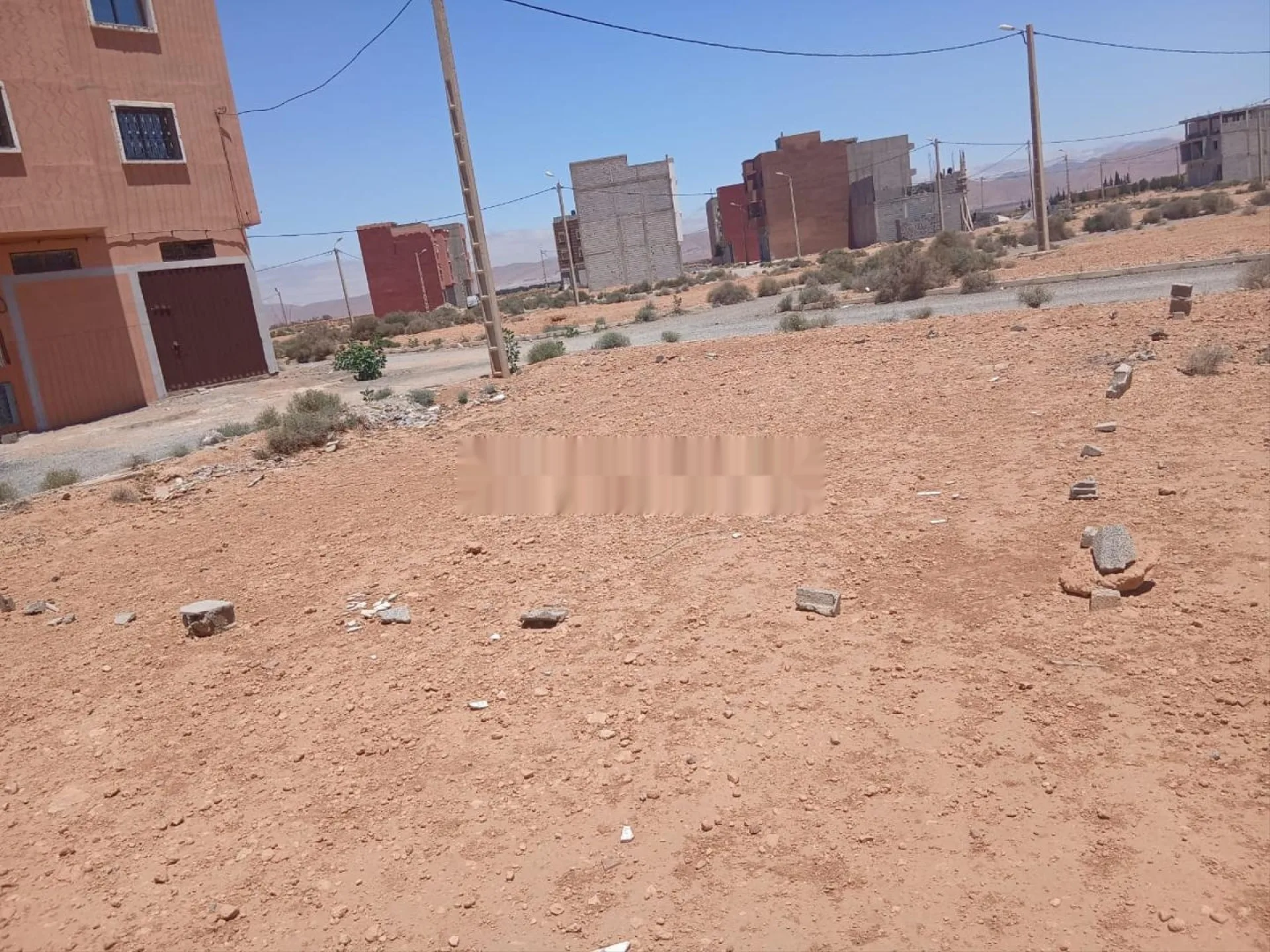 أرض محفظة (مقيدة) للبيع