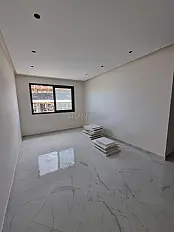 شقة جديدة للبيع بالقرب من جامعة عبد المالك السعدي