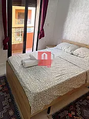 شقة مفروشة مع شرفة للإيجار شهريًا