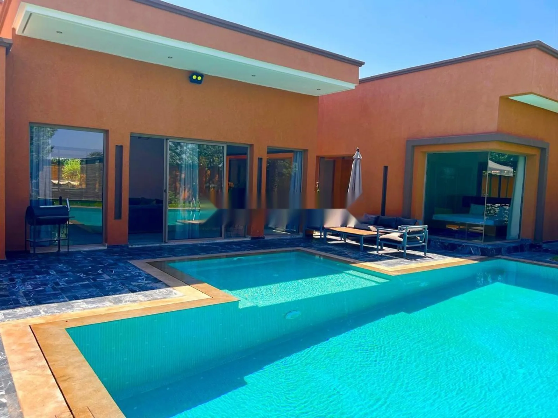 Villa moderne avec piscine route ouarzazate