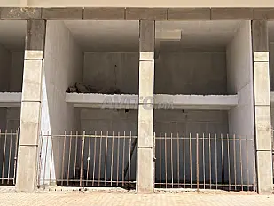 متجر على الشارع الرئيسي للبيع