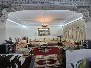 للبيع طابق صغير من فيلا بعنوان رسمي