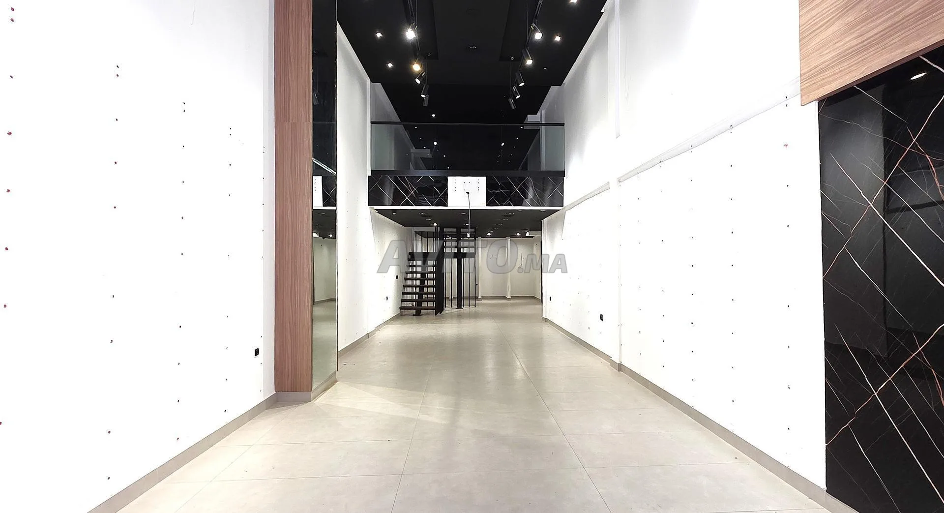 Local TOP Emplacement 120m2 Gaine Maarif
