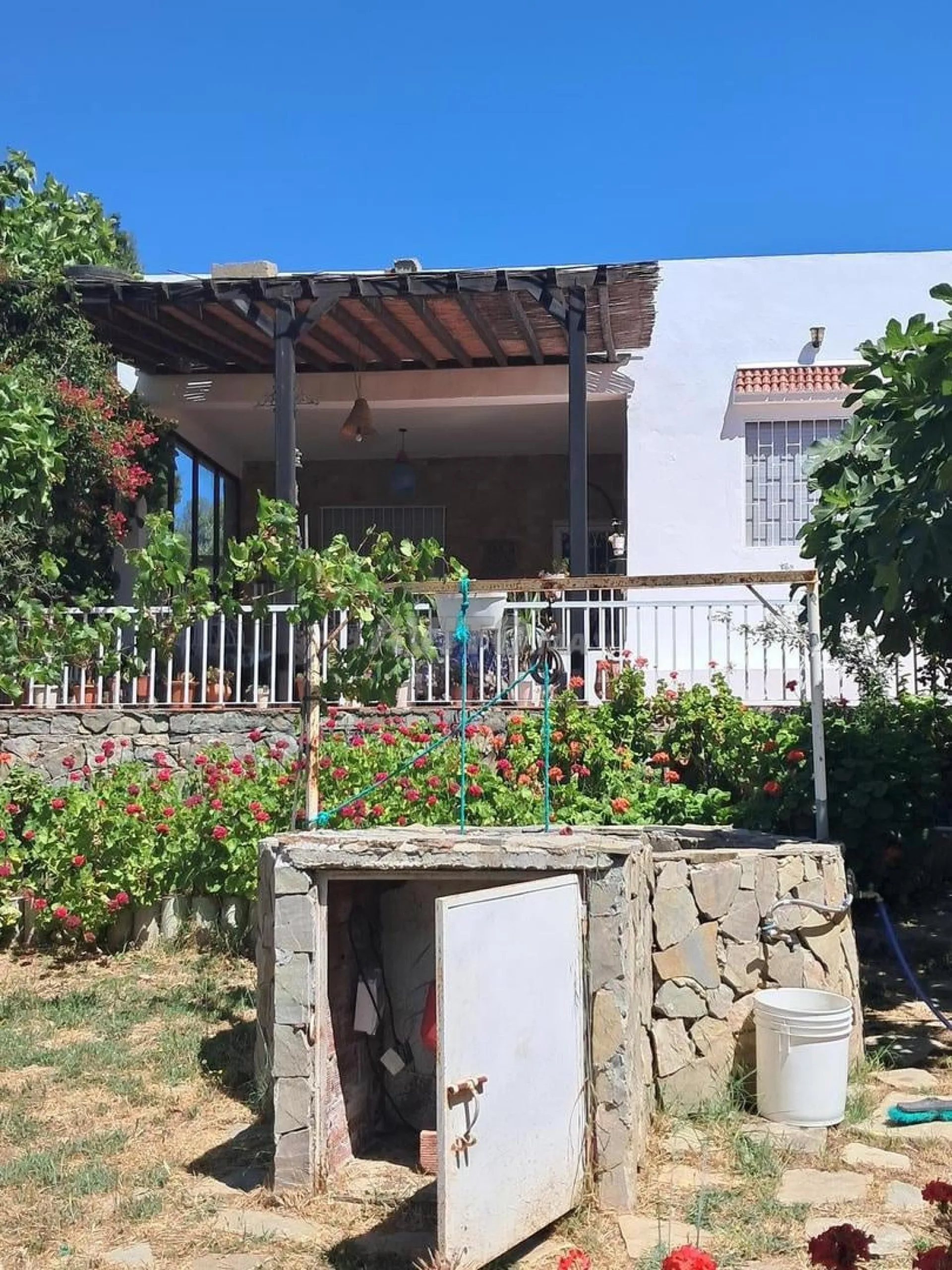 Maison et terres agricoles à vendre
