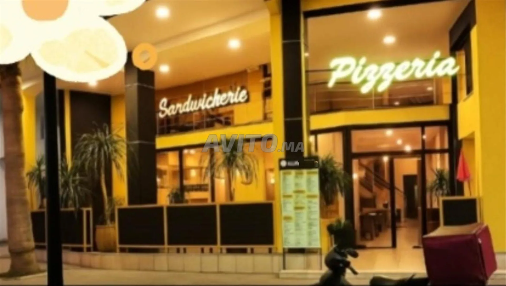 مطعم مجهز تجهيزًا جيدًا وموقعه ممتاز