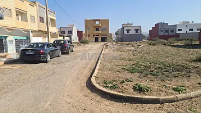أرض للبيع 228 م² بثلاث واجهات، شوكة