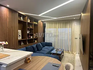 شقة جميلة مفروشة مع تراس ومرآب.