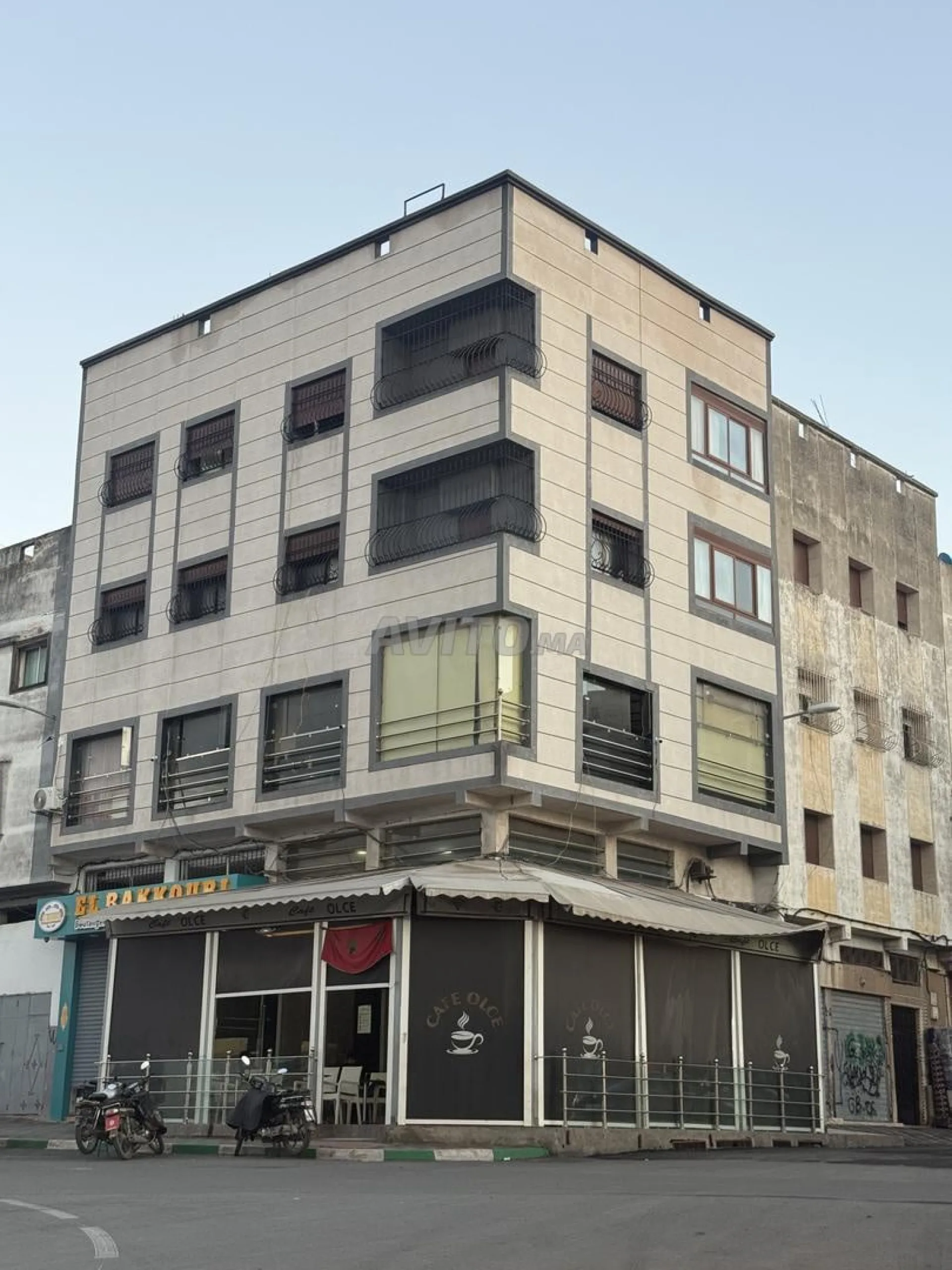 Maison à Casablanca avec café et pâtisserie