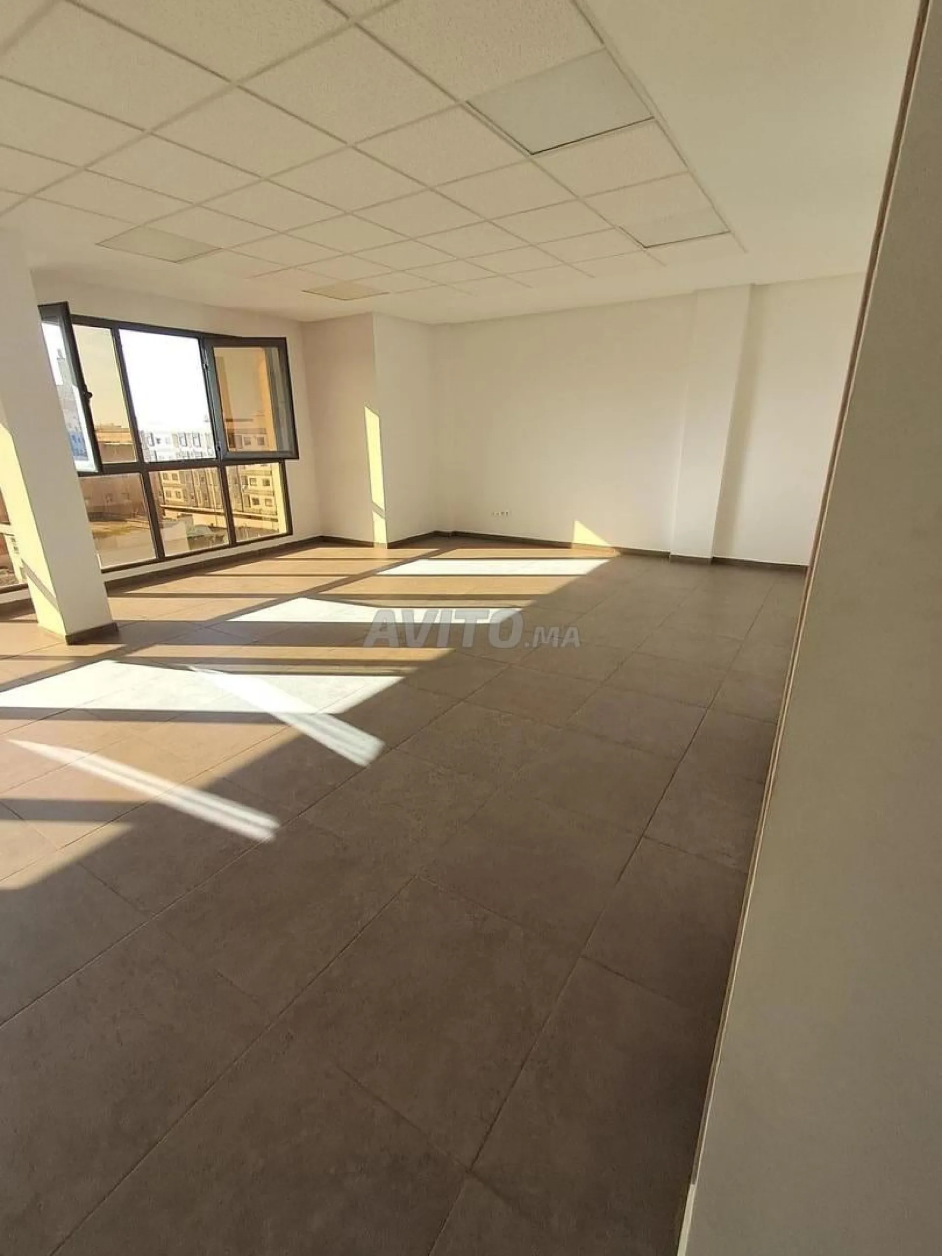 Bureau neuf 63m à vendre Anassi