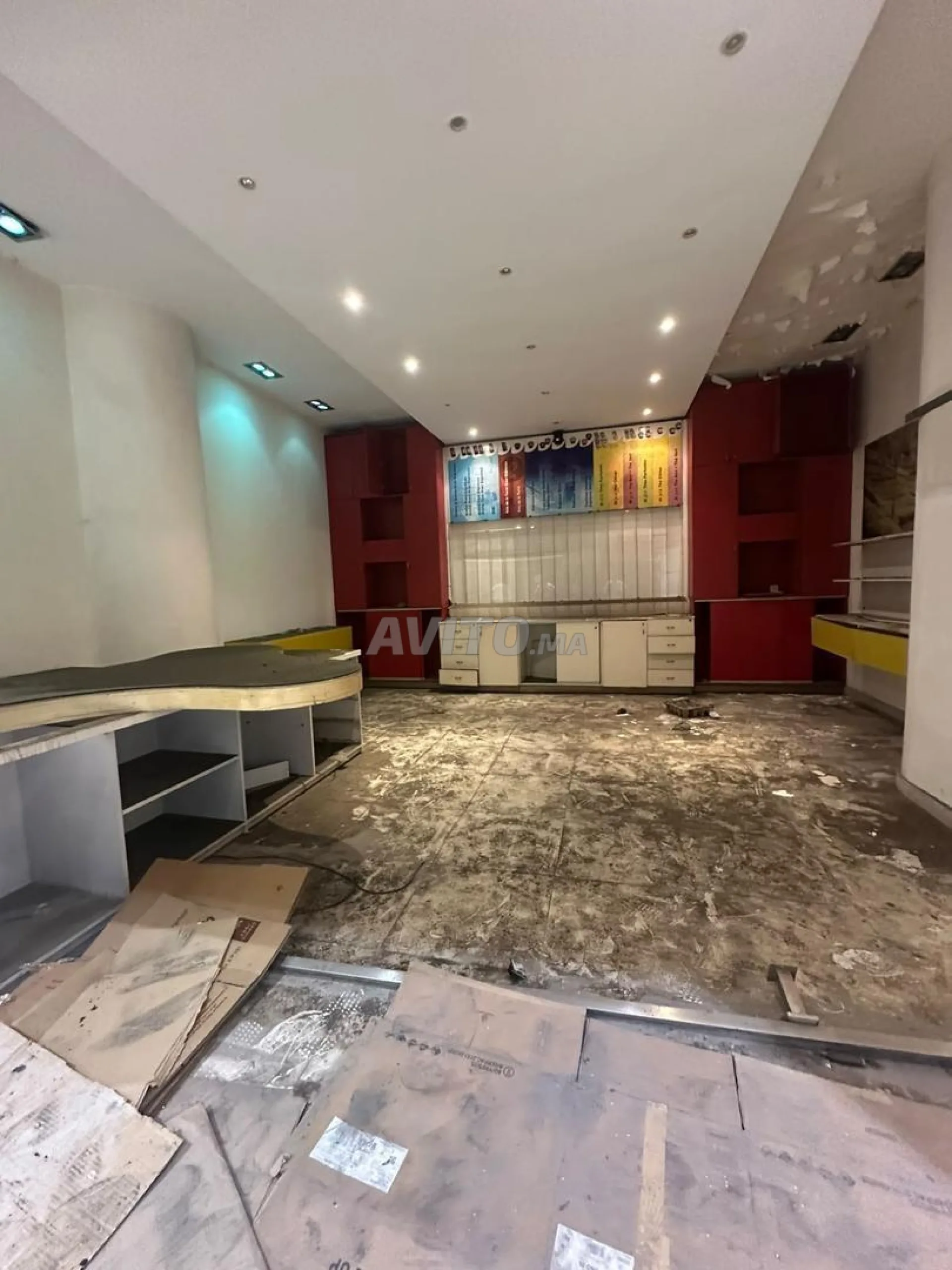 للإيجار محل تجاري في بورغوني - 9500 درهم