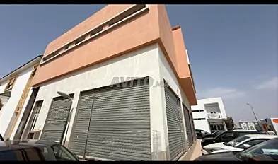 Bâtiment commercial et résidentiel à vendre