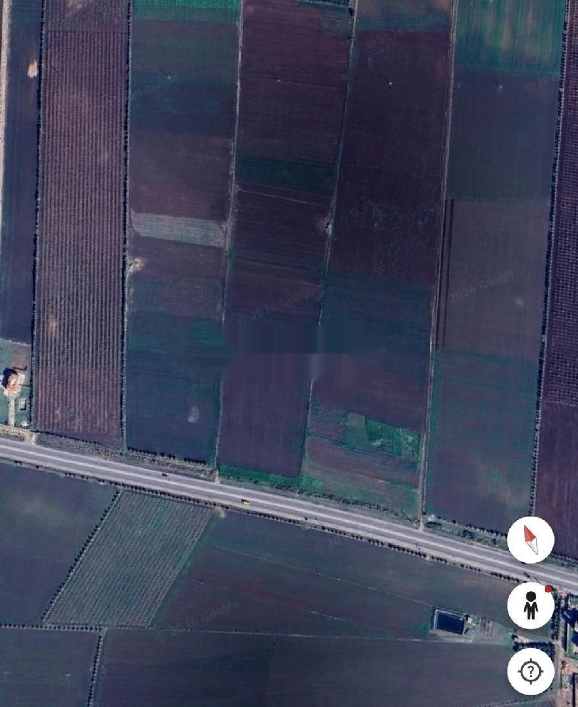 Ferme agricole de 8 hectares sur la route principale
