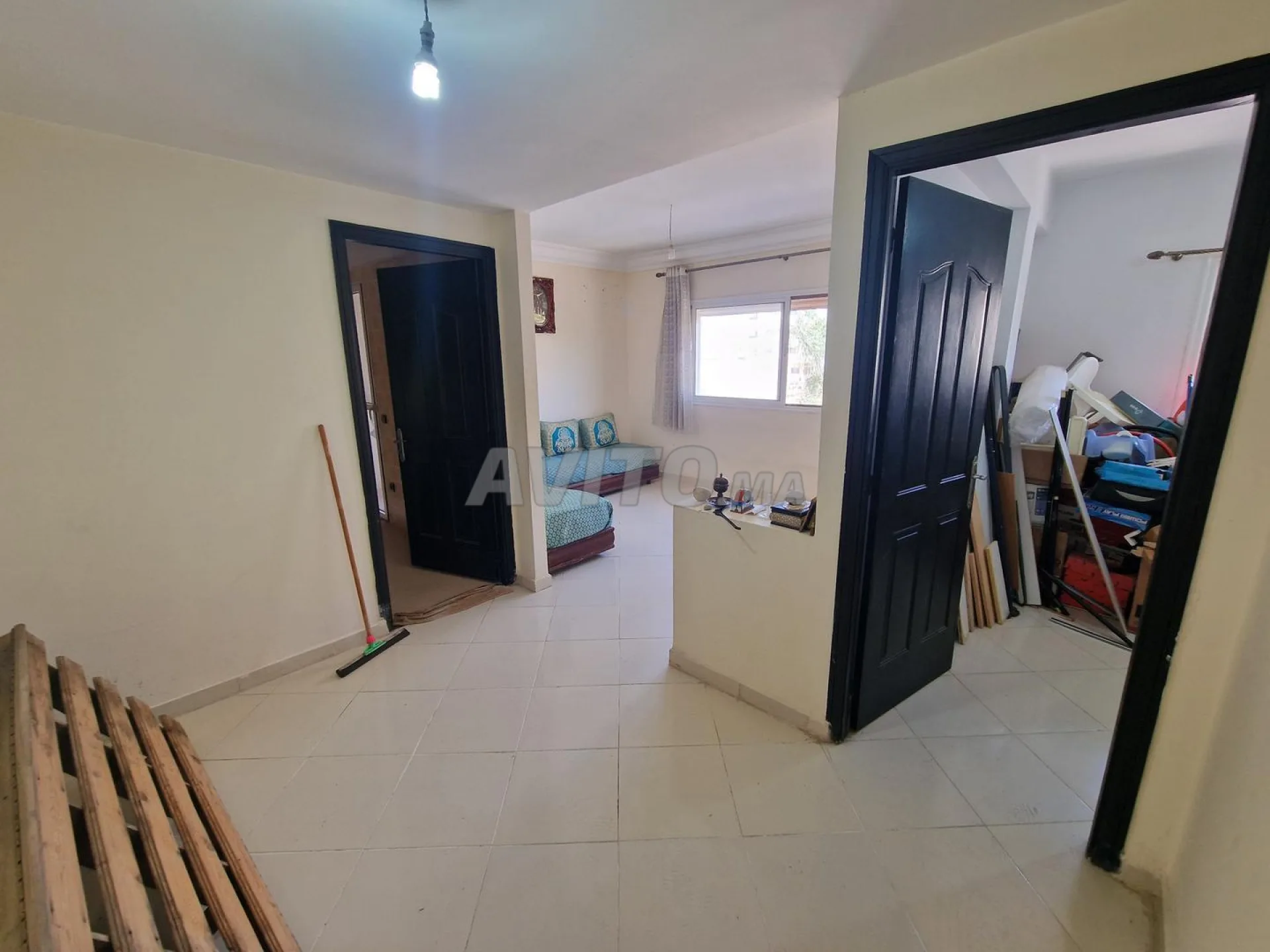 Appartement Bensouda au premier étage, ensoleillé de tous les côtés.