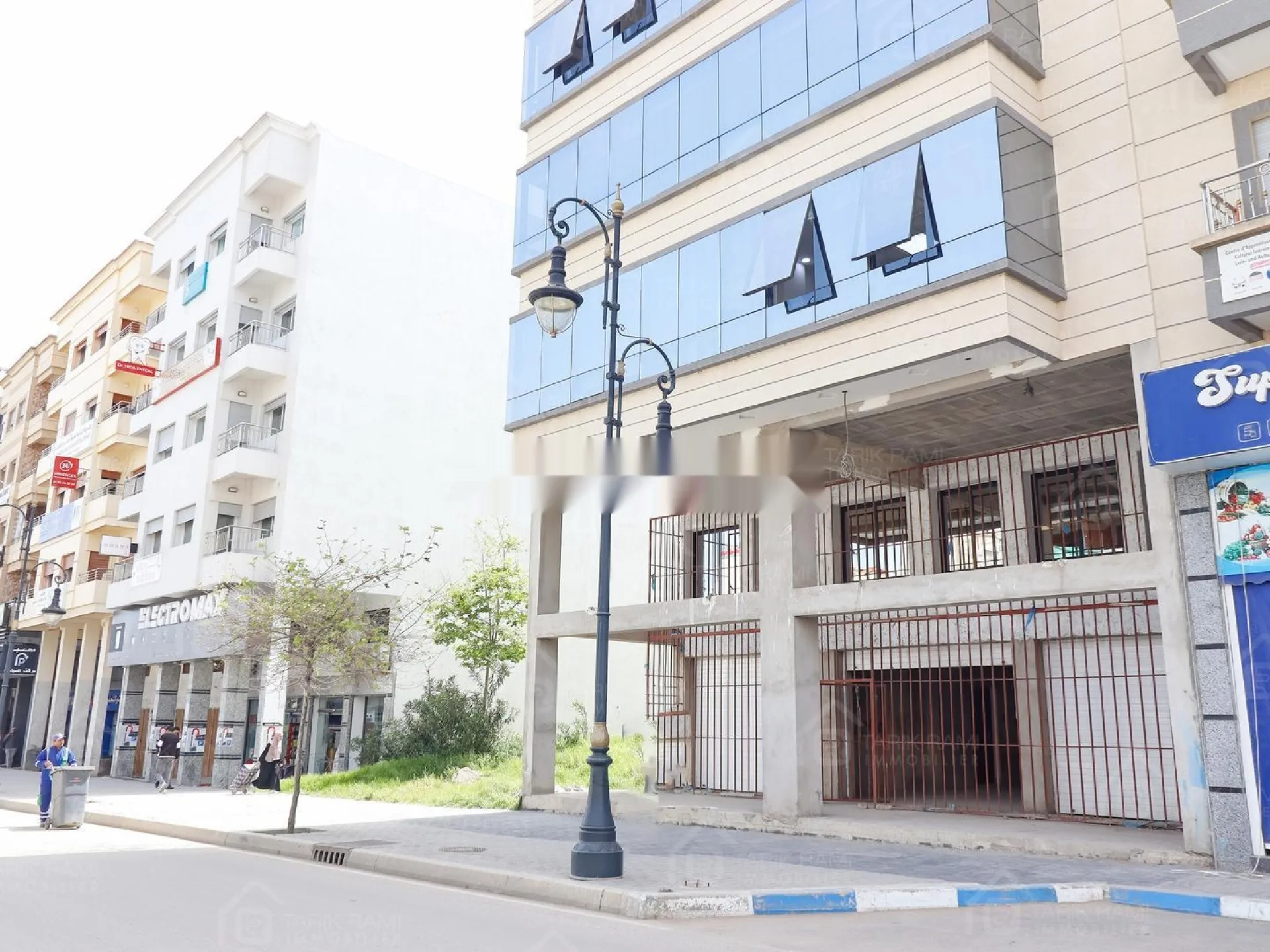 محل للإيجار مسنانة 352 متر مربع (واجهتان)
