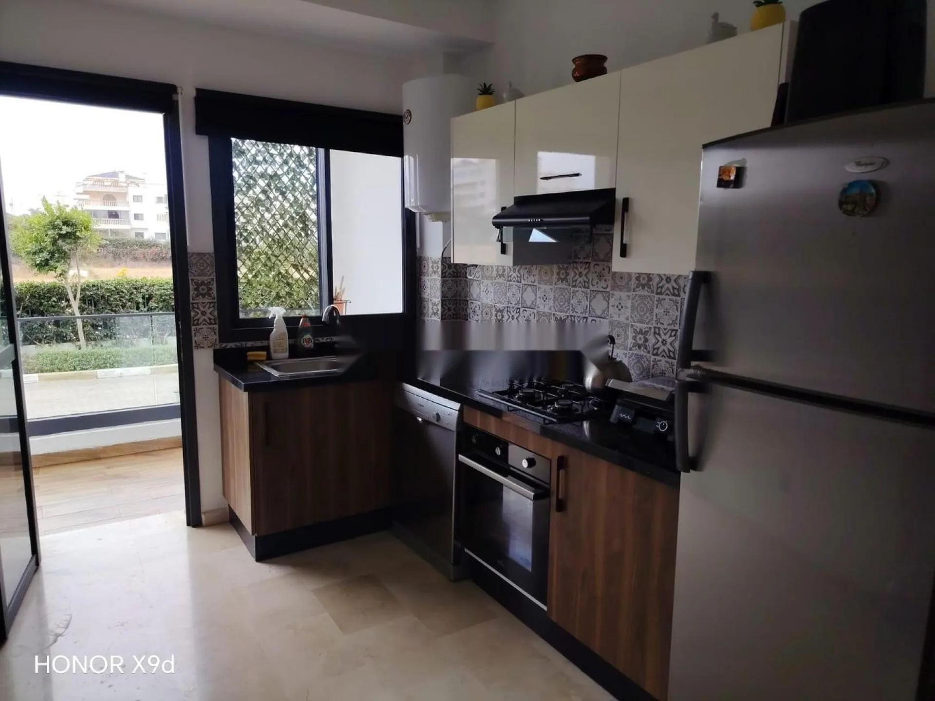 شقة مفروشة جميلة المنصورية 8300 درهم