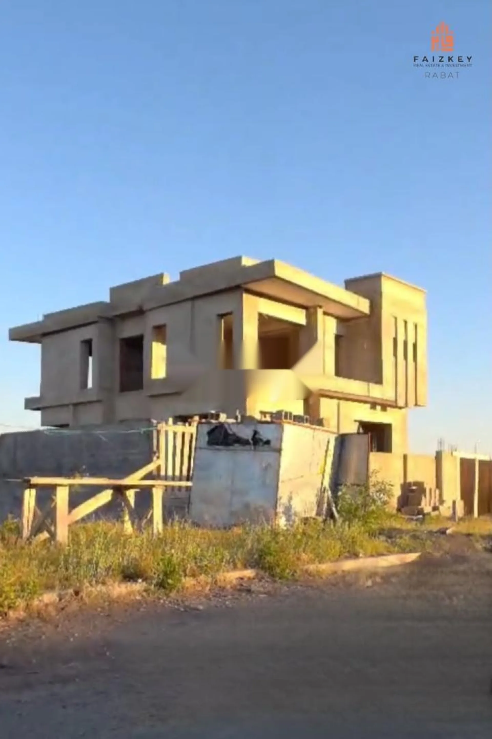 Villa semi finie à vendre à Riad Jnan Kénitra