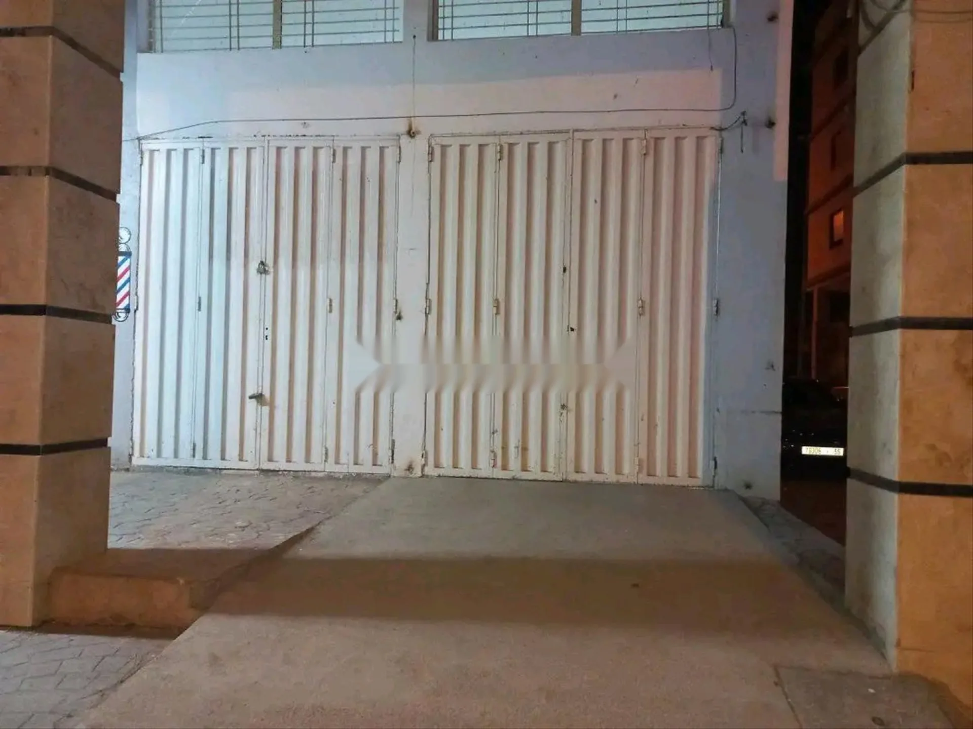 Grande boutique 56 m² à Benou Badis à louer