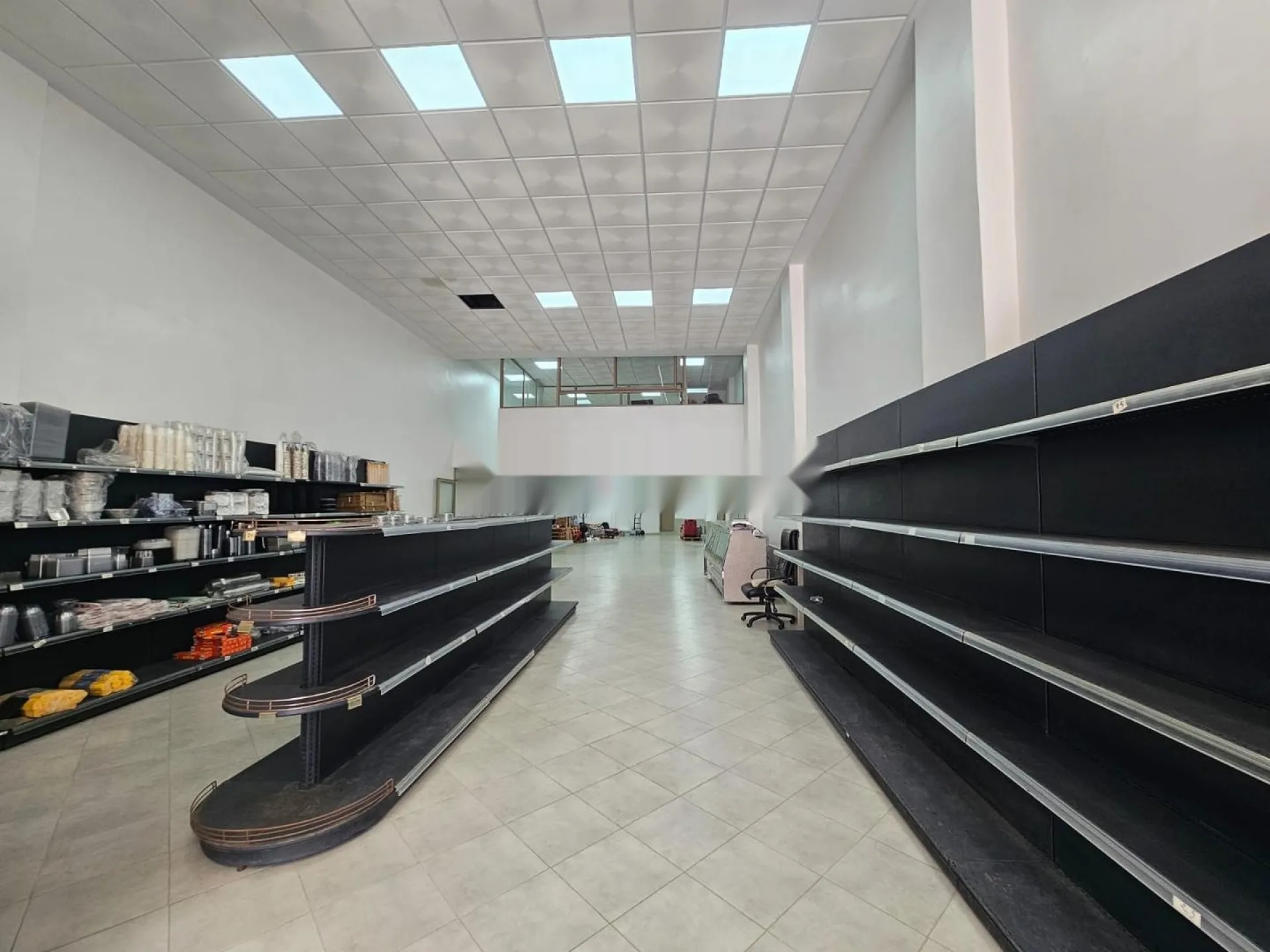 Magasin de 280m à vendre à Ain Sebaa