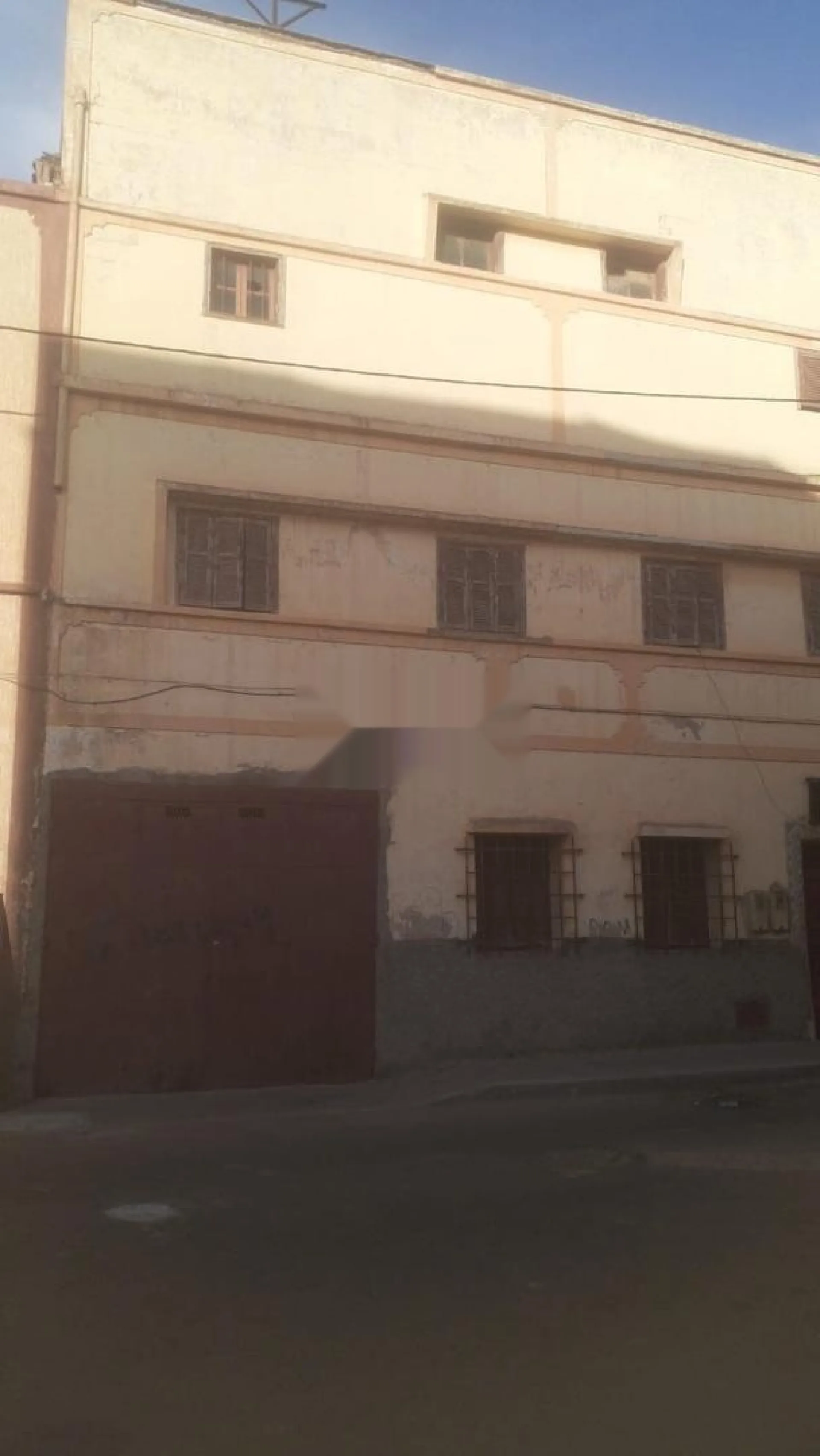 منزل محفظ (بعنوان رسمي) للبيع على 3 طوابق