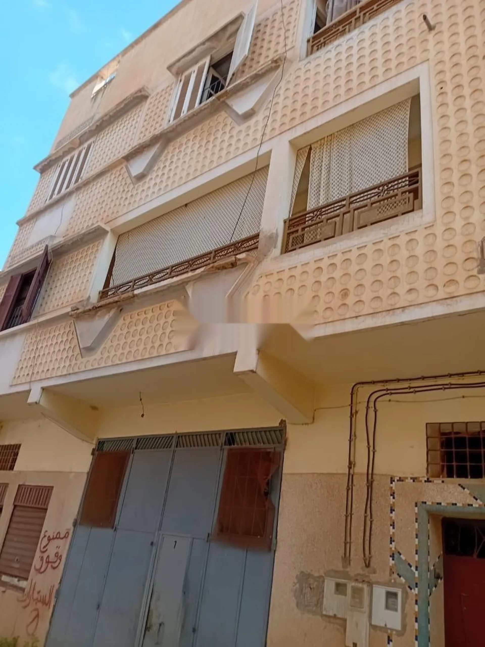 Maison avec garage et local commercial à Hay Hamza