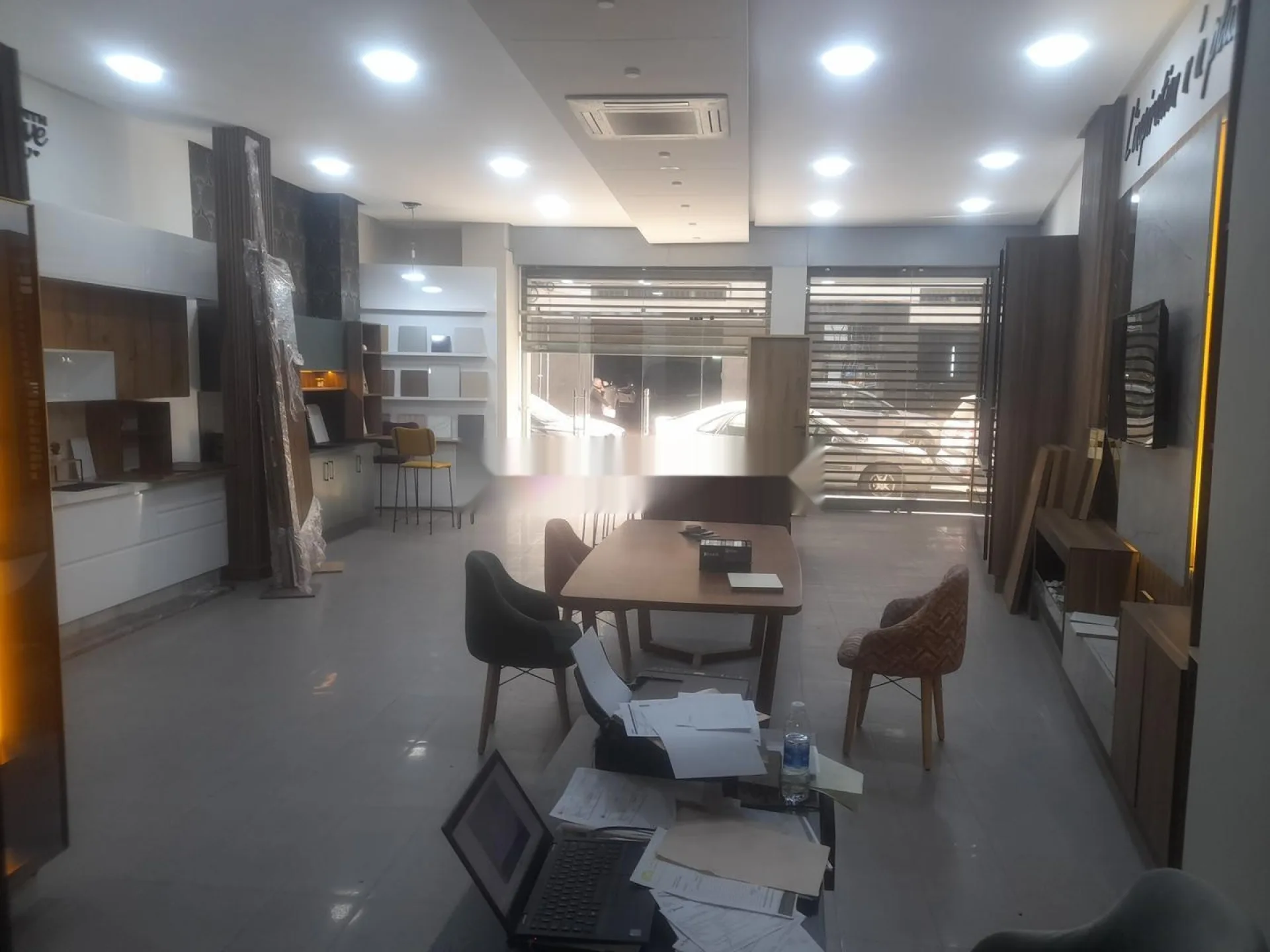 Magasin 2Rdx 120m2 à louer rue d'agadir
