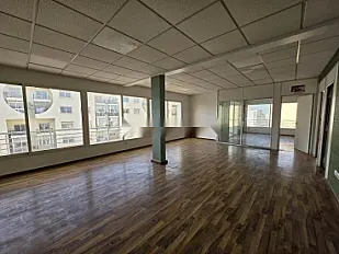 Bureau 110 m², 6ème étage, aménagé