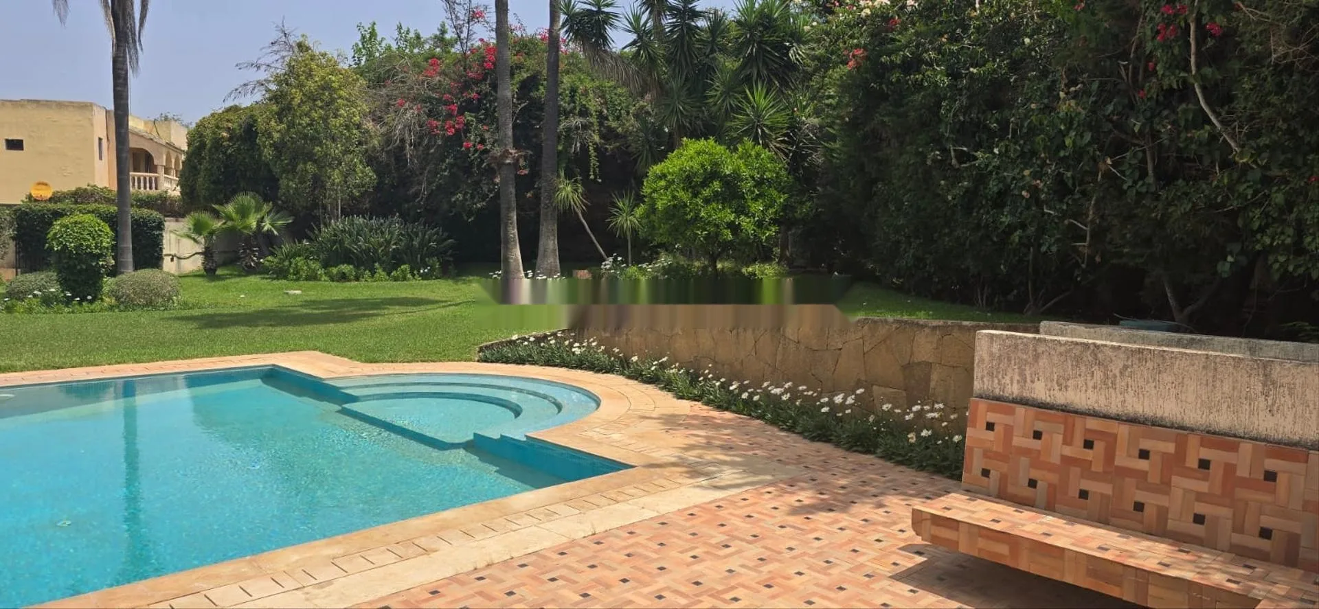 Vente villa d'angle de charme aux Ambassadeurs
