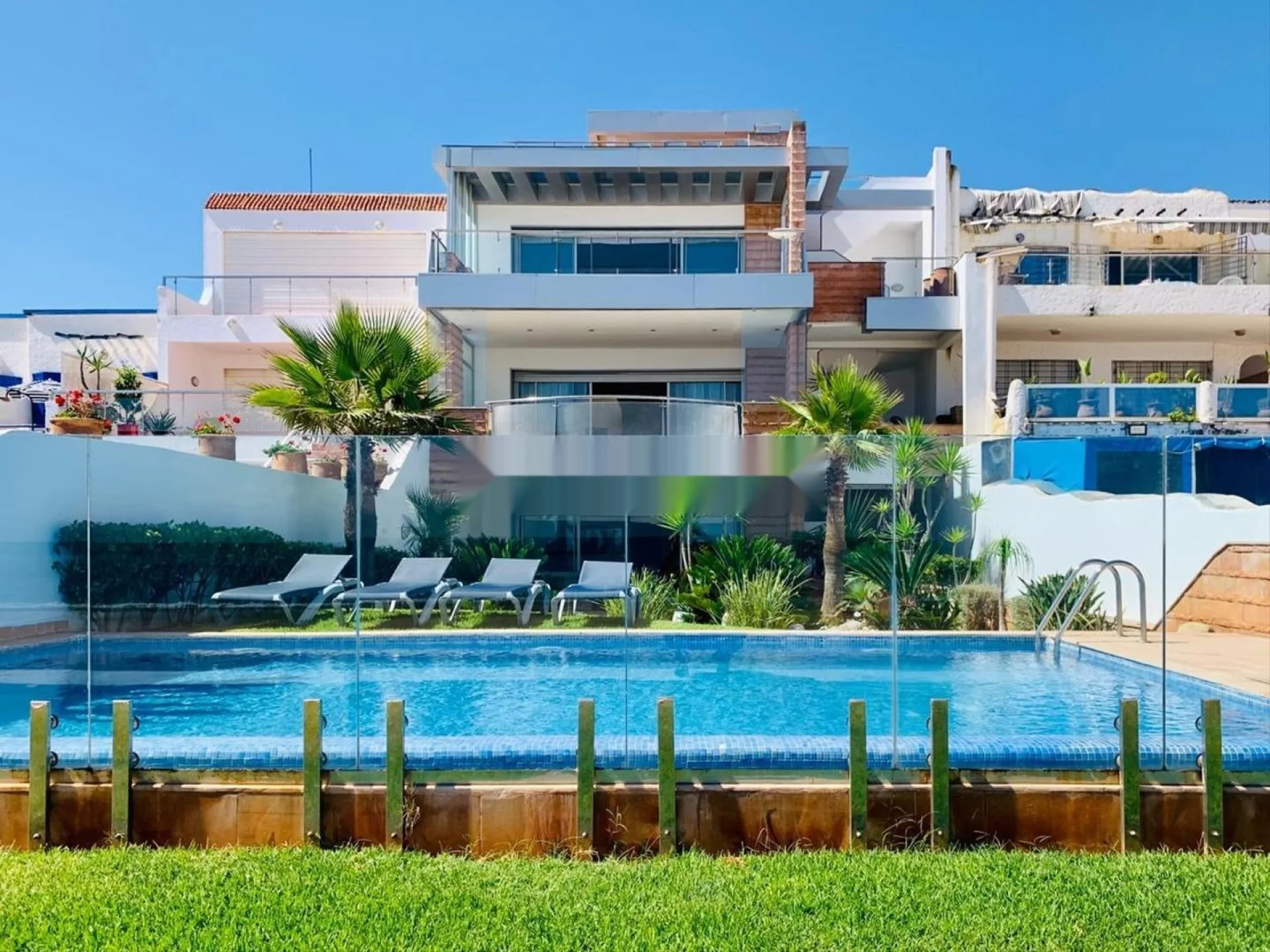 Villa front de mer à louer