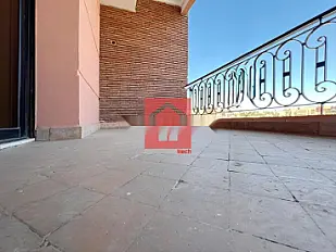 Bureau à louer avec une vue magnifique sur la rue d'Assafi