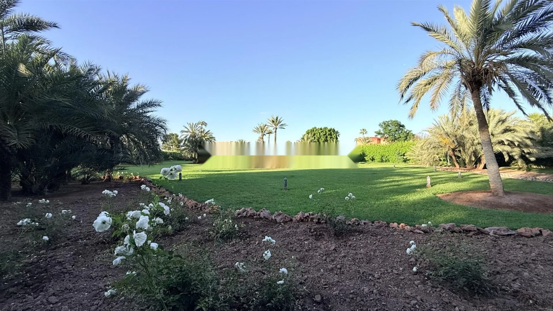 فيلا فاخرة في منطقة النخيل، مساحة 1450 متر مربع، 9 غرف نوم، مسبح