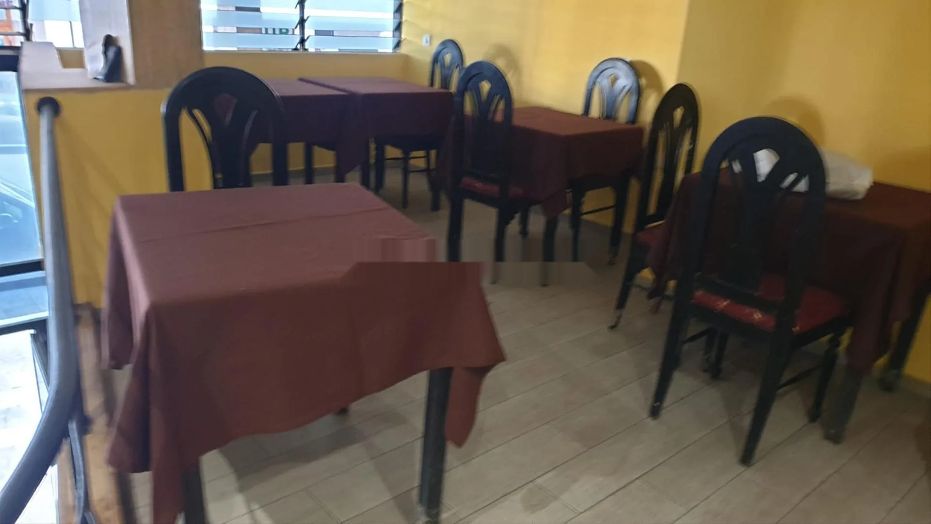 مطعم وجبات سريعة للإيجار في وسط المدينة