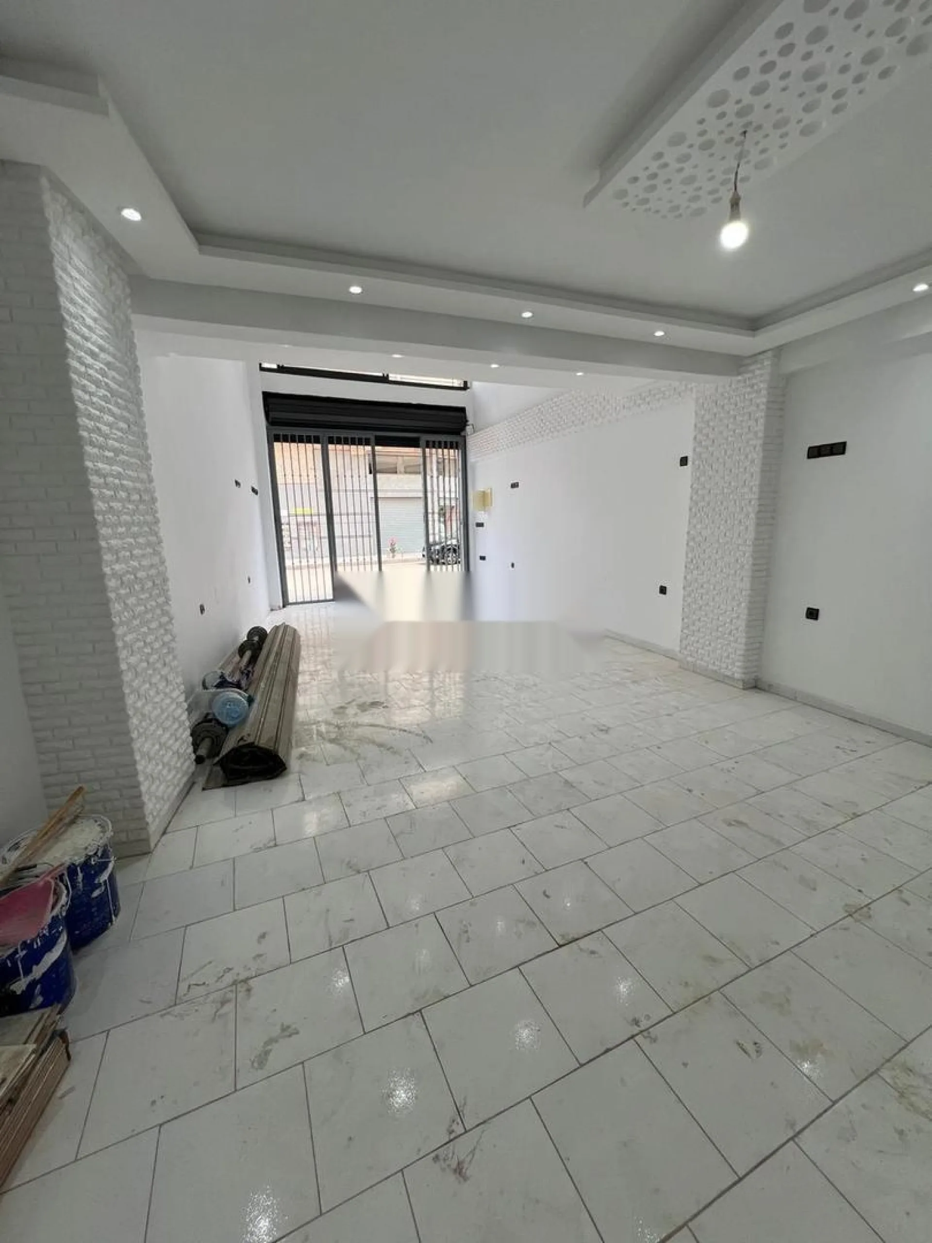 Loyer Magasin 46m2, soute 22m2, cave 46m2 à Bouskoura