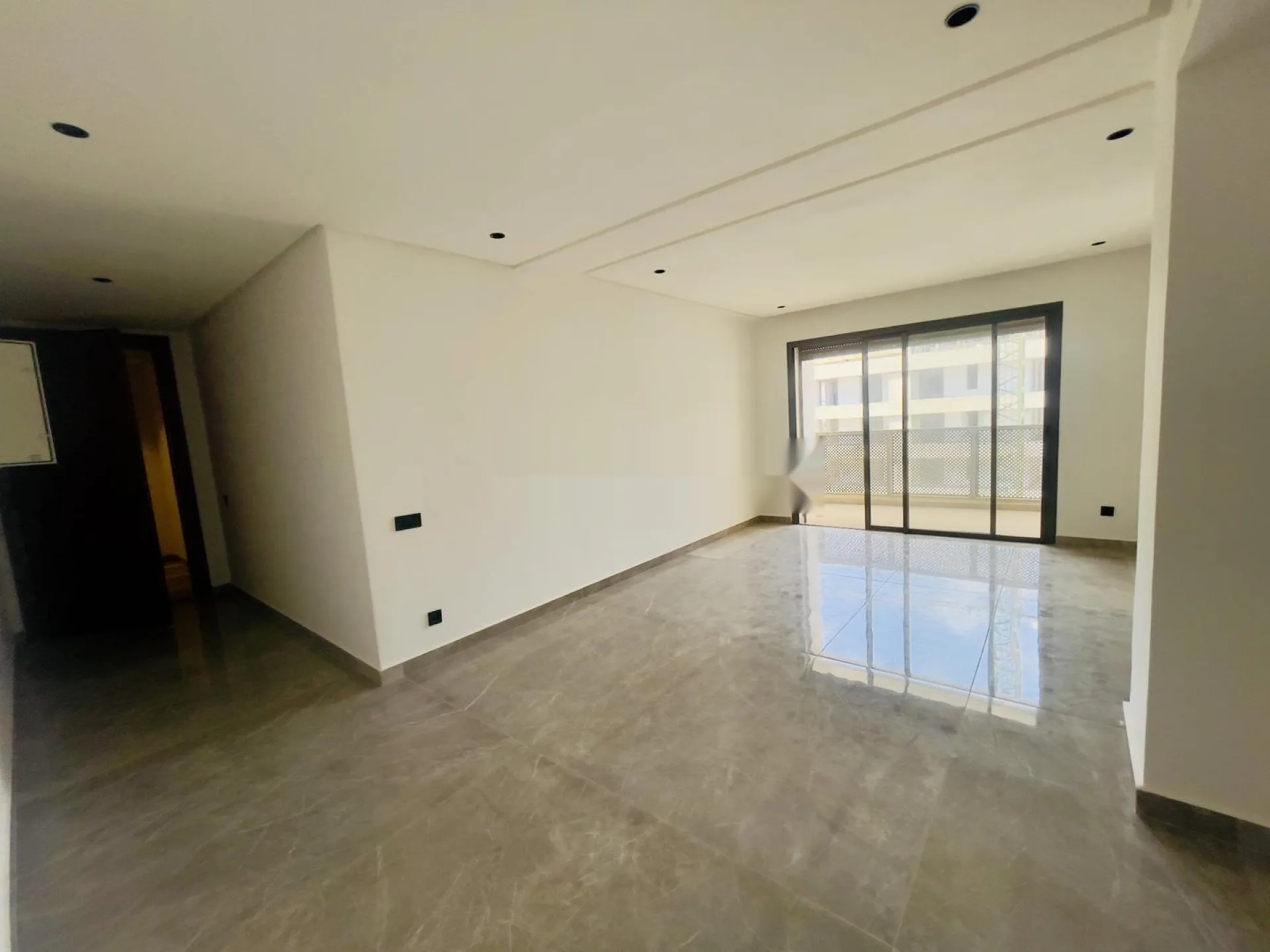 Appartement vide 2 CH² à louer à CFC
