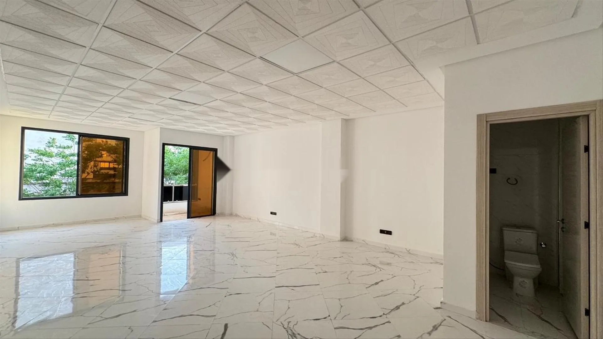 Bureau 57m² à louer Hamria près Clinique Alaoui