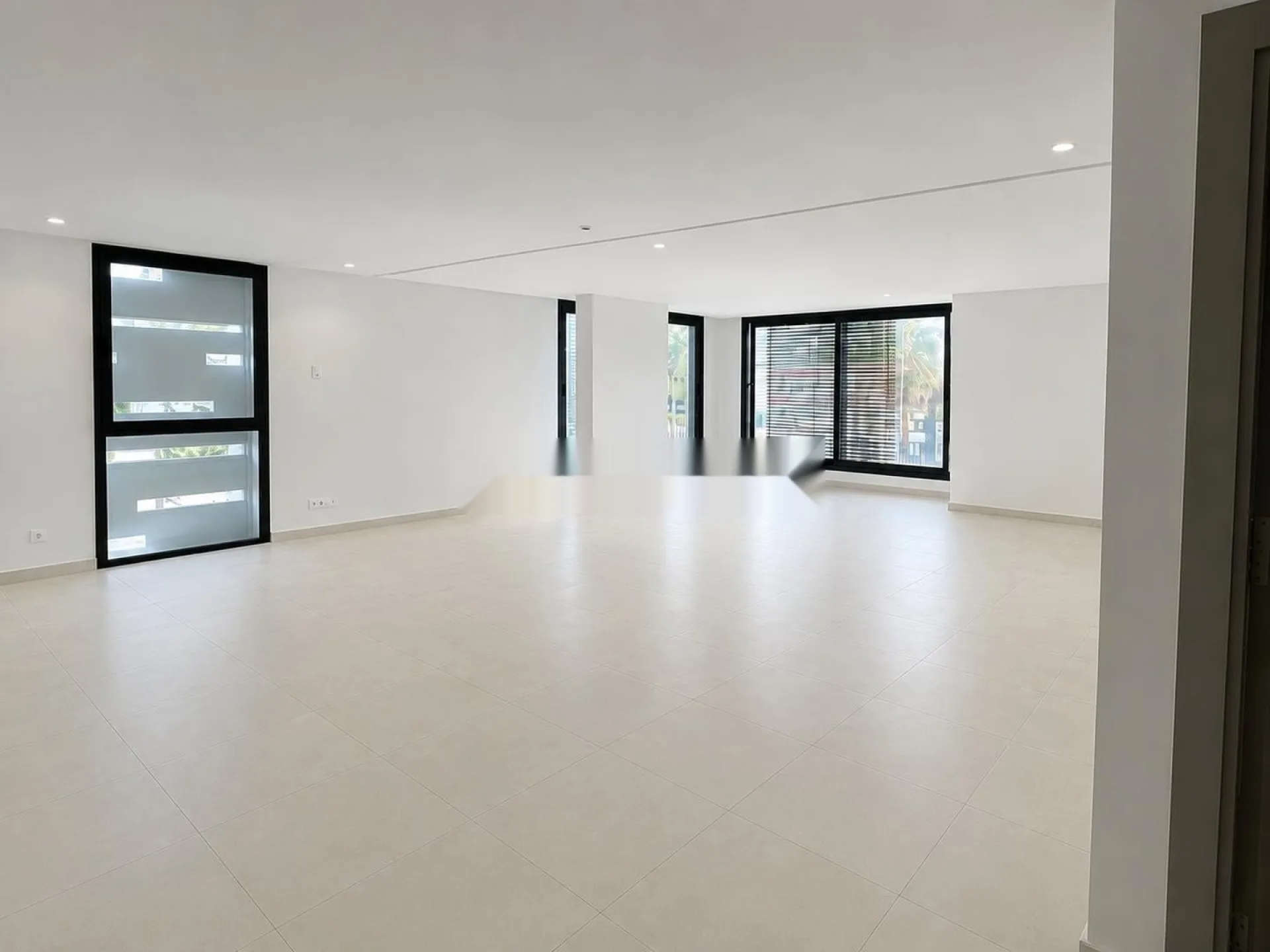 Bureaux disponibles à TFZ à vendre, de 50 à 114 m²