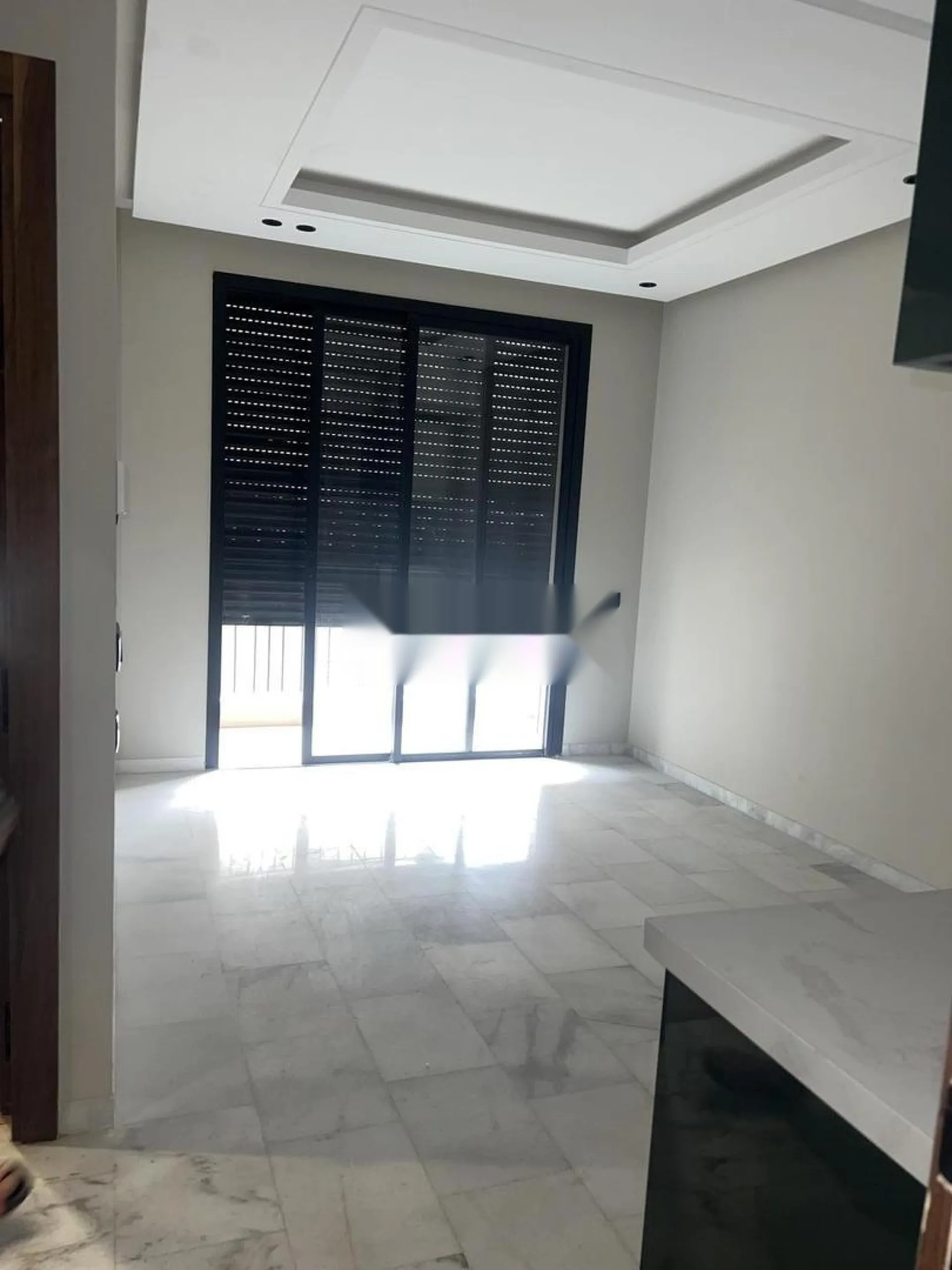 Studio vide avec ascenseur-garage Cheikh Khalifa