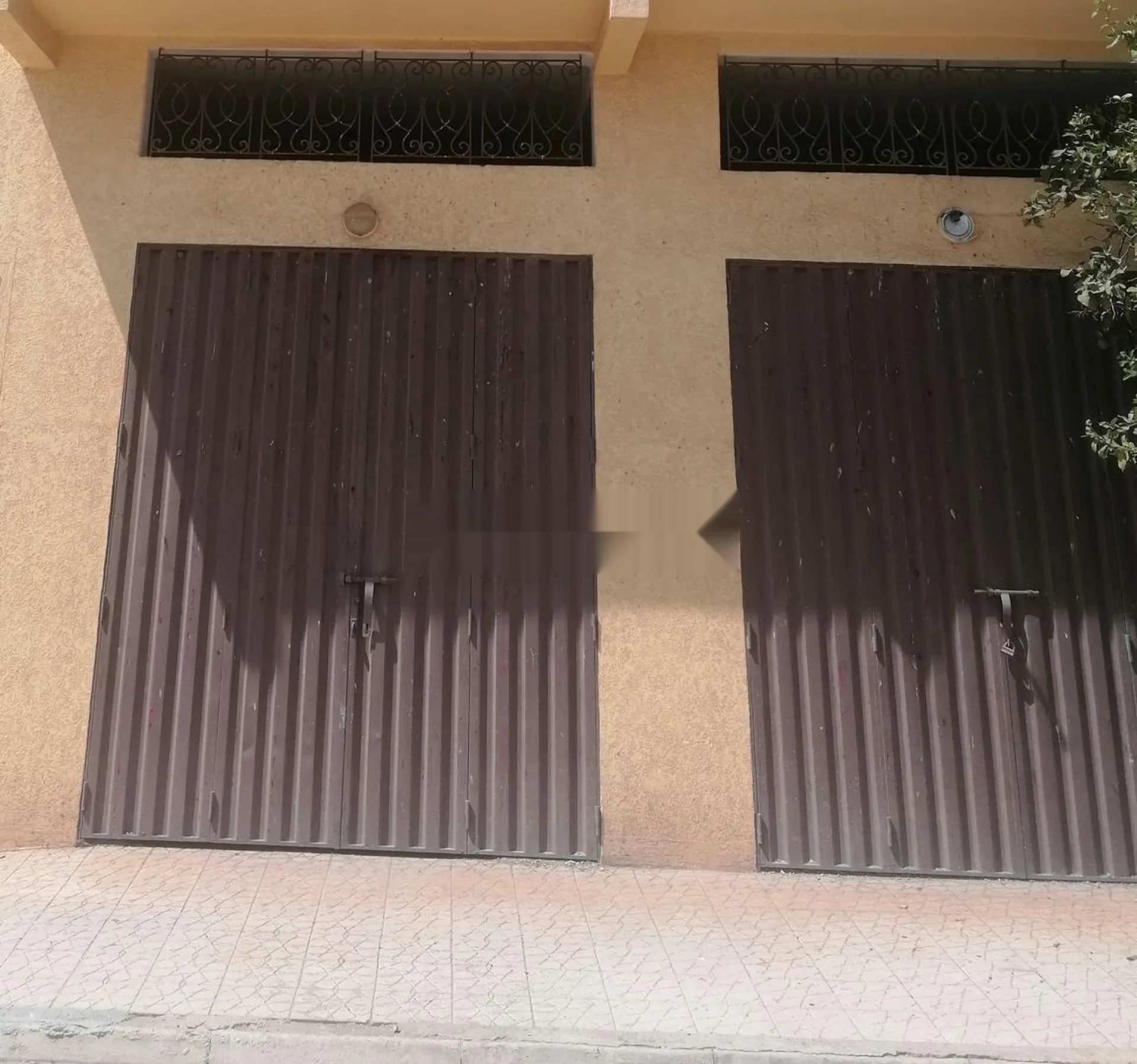 متجر 120 متر مربع