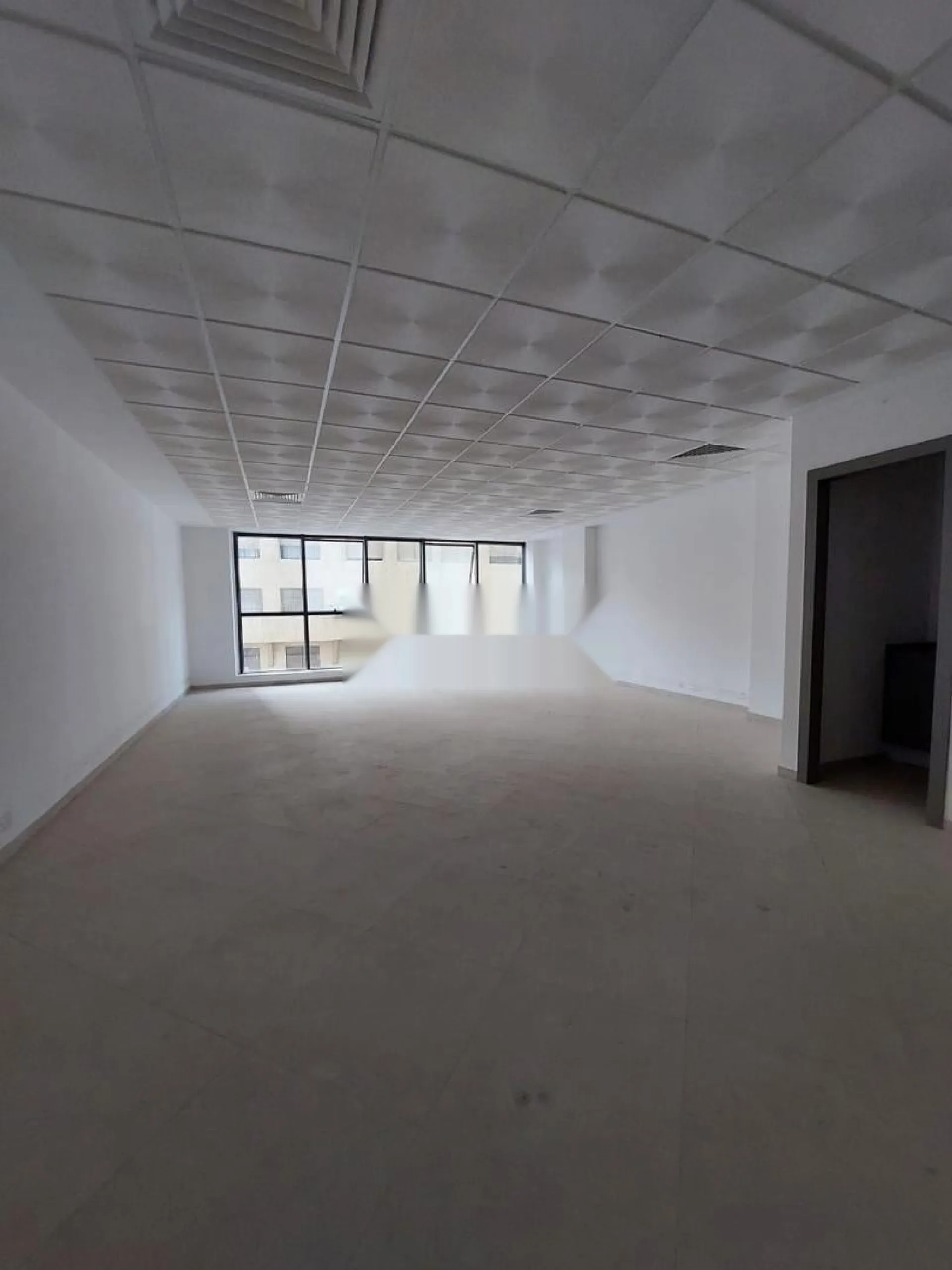 Plateaux de bureaux neufs au centre